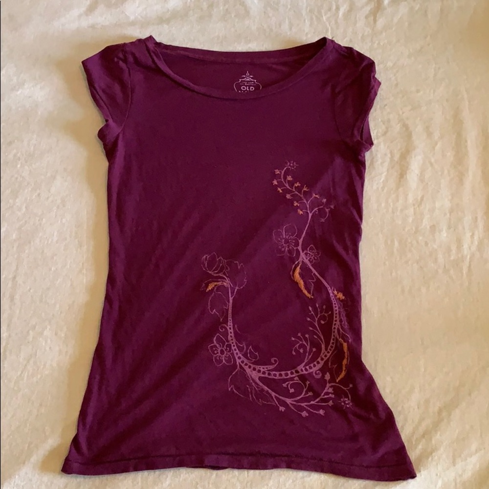 Maroon flower printed tee with orange stitching